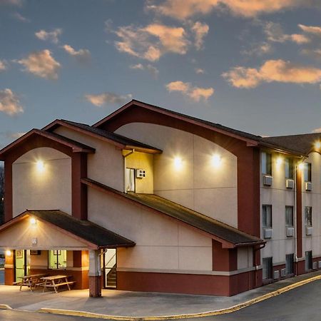 Super 8 By Wyndham Waynesburg Ξενοδοχείο Εξωτερικό φωτογραφία