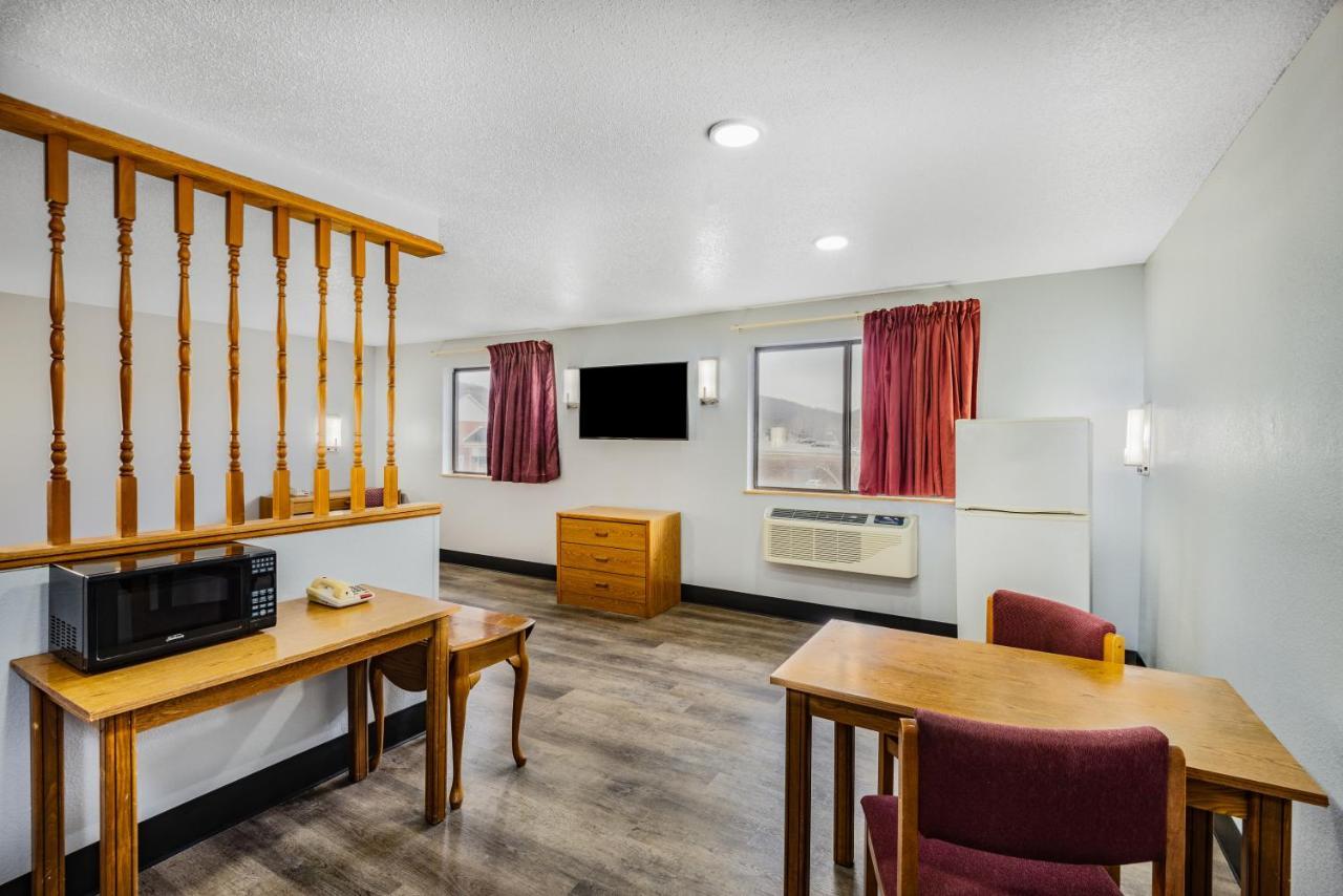 Super 8 By Wyndham Waynesburg Ξενοδοχείο Εξωτερικό φωτογραφία